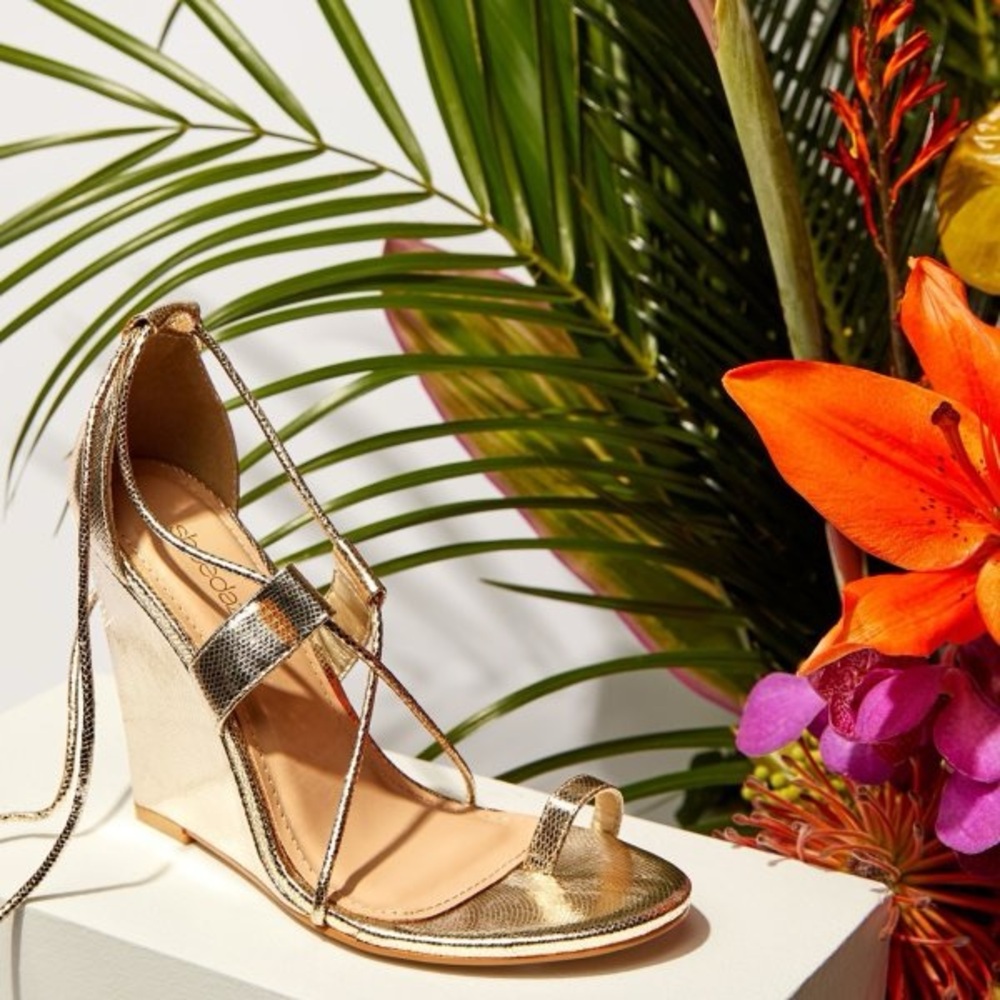Shoedazzle Gold Lace Up Wedge Sandals, US Size 5.5